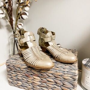 House of Harlow Gold Leather Cage Strappy Heeled Ankle Bootie Size 38